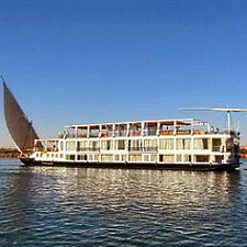 S/B Embrace II Dahabeya
